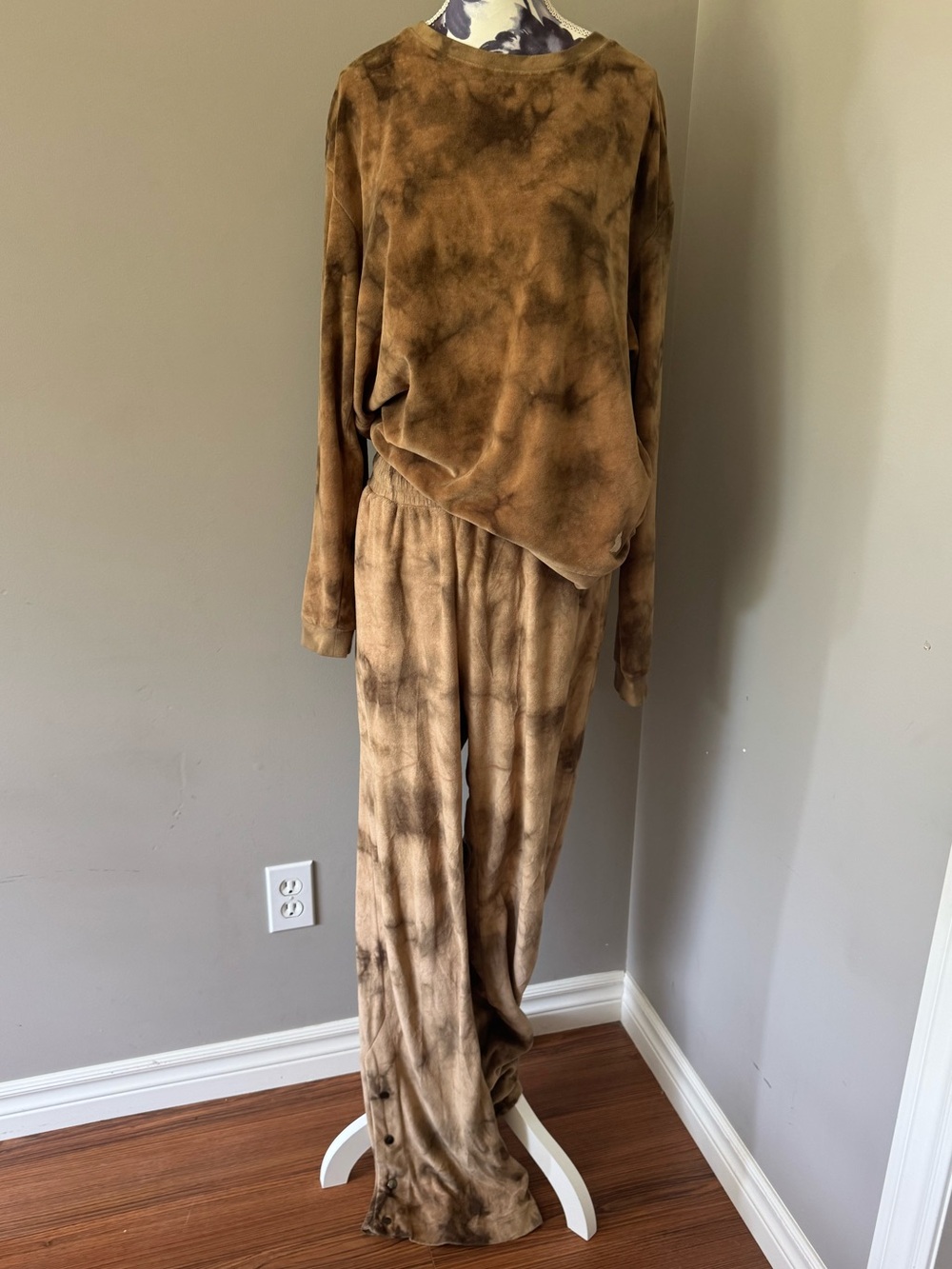 The Koala Club Tie-Dye Sweatshirt & Sweatpants Set